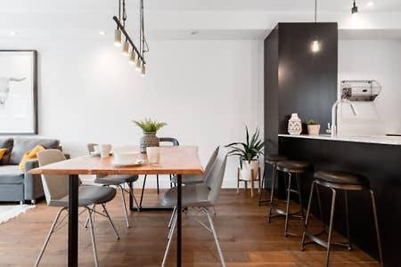 Sleek Condo In The Heart Of Little Italy By Den Stays Montreal Exterior photo